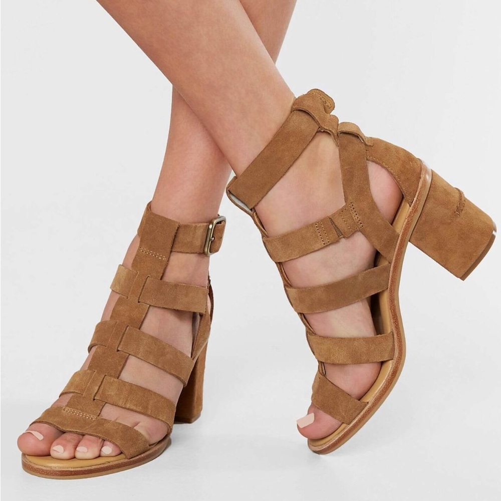 Women's UGG tan Strappy Block Heel Sandals like new condition